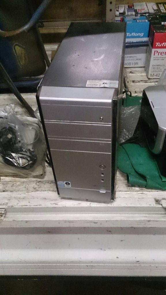 岡山市南区妹尾崎付近で回収したパソコン機器です。