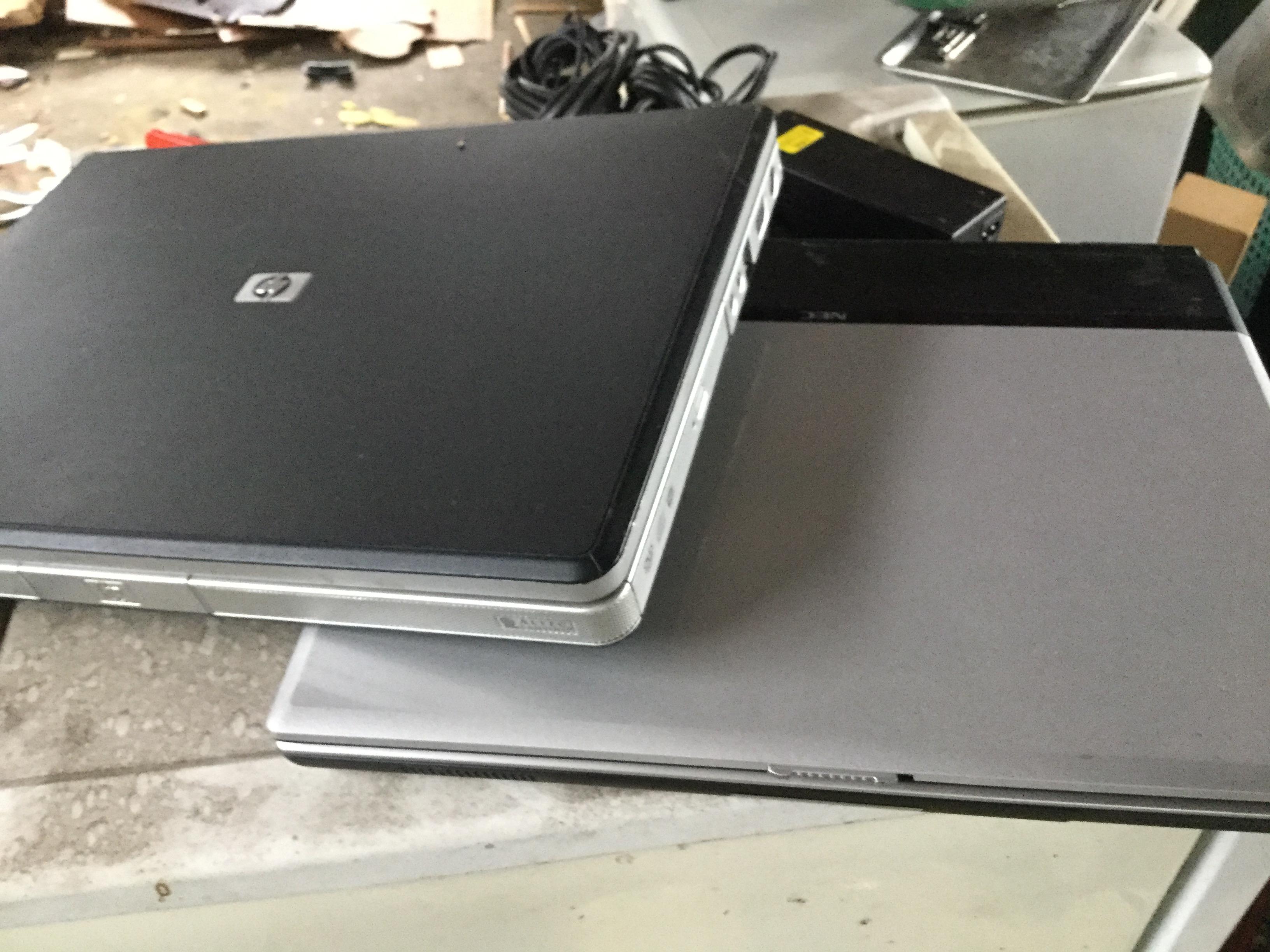 津山市で不用品回収したノートパソコン