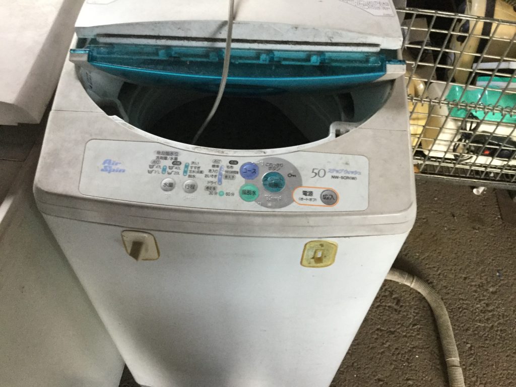 岡山市南区洲崎付近で回収した洗濯機です。