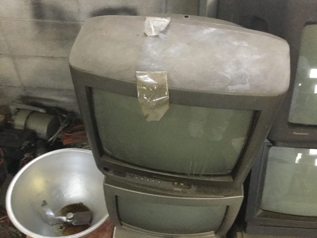 岡山市北区田中付近で回収したブラウン管テレビです。