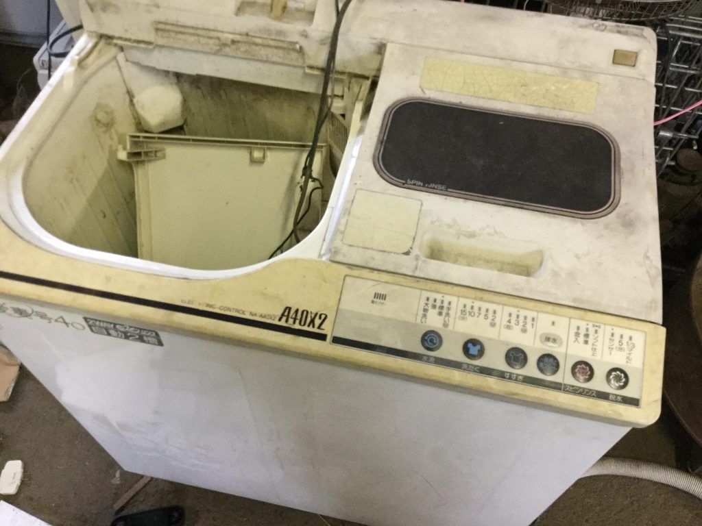 二層式洗濯機です。