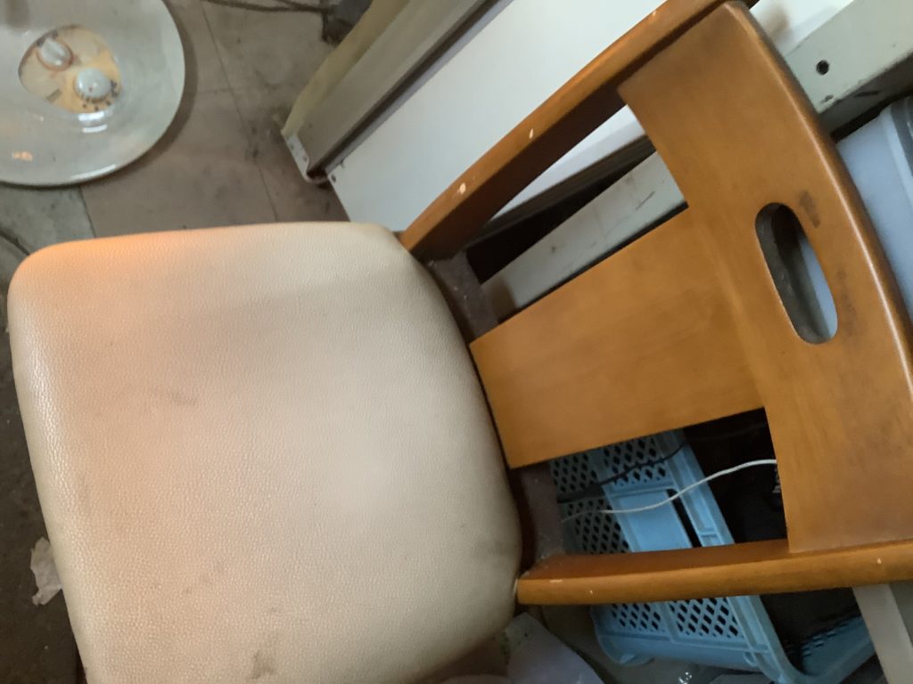 岡山市東区で回収した椅子