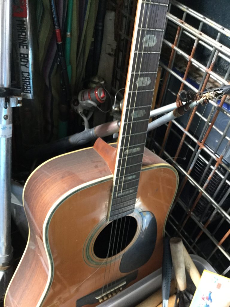 岡山市中区で回収したアコースティックギター