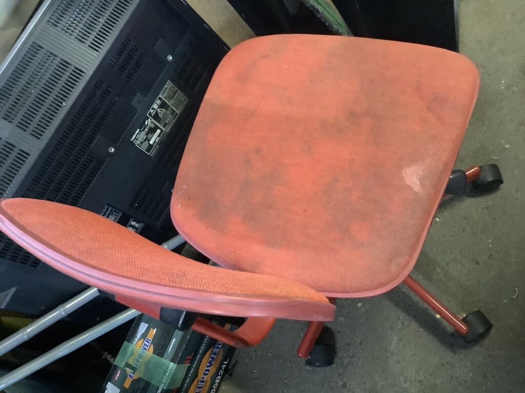 岡山市北区で回収した椅子