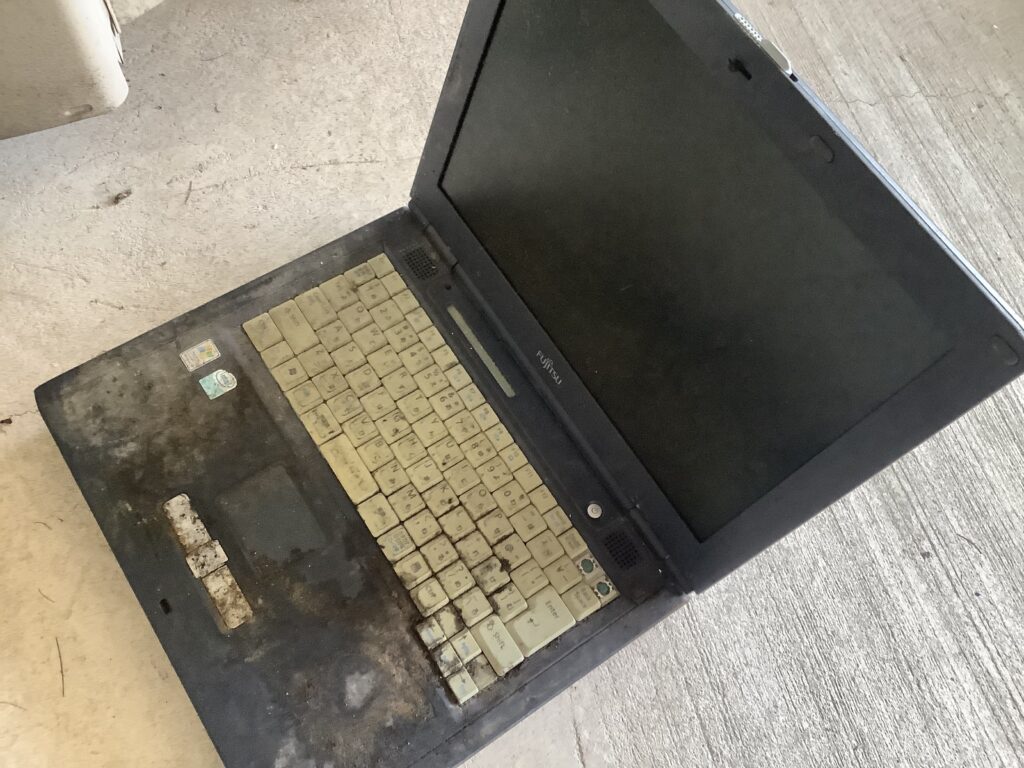 岡山市内で回収したノートパソコン