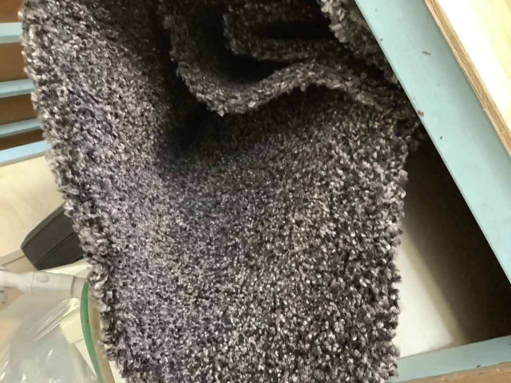岡山市津高で回収した絨毯