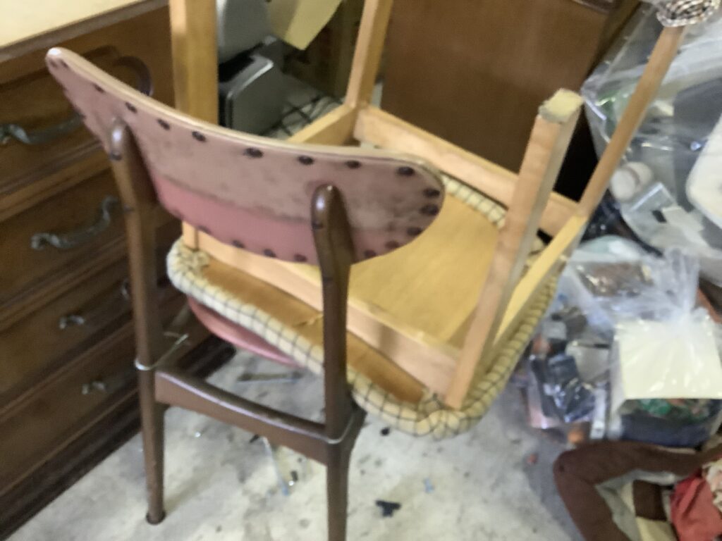 岡山市北区野田で回収した椅子