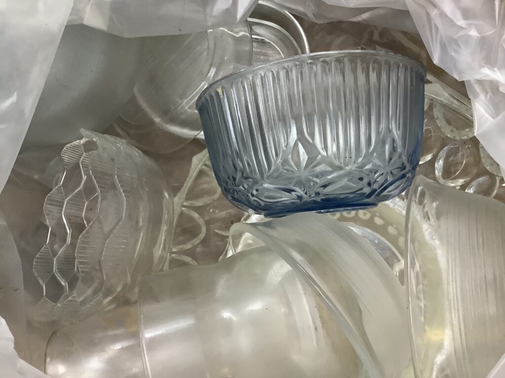 岡山市南区あけぼの町で回収したガラス食器