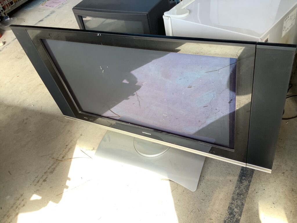 岡山市南区築港新町で回収した液晶テレビ