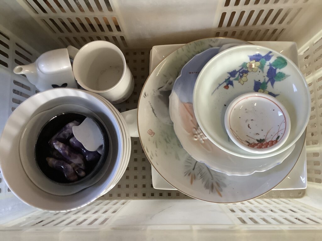 岡山市南区福吉町で回収した食器