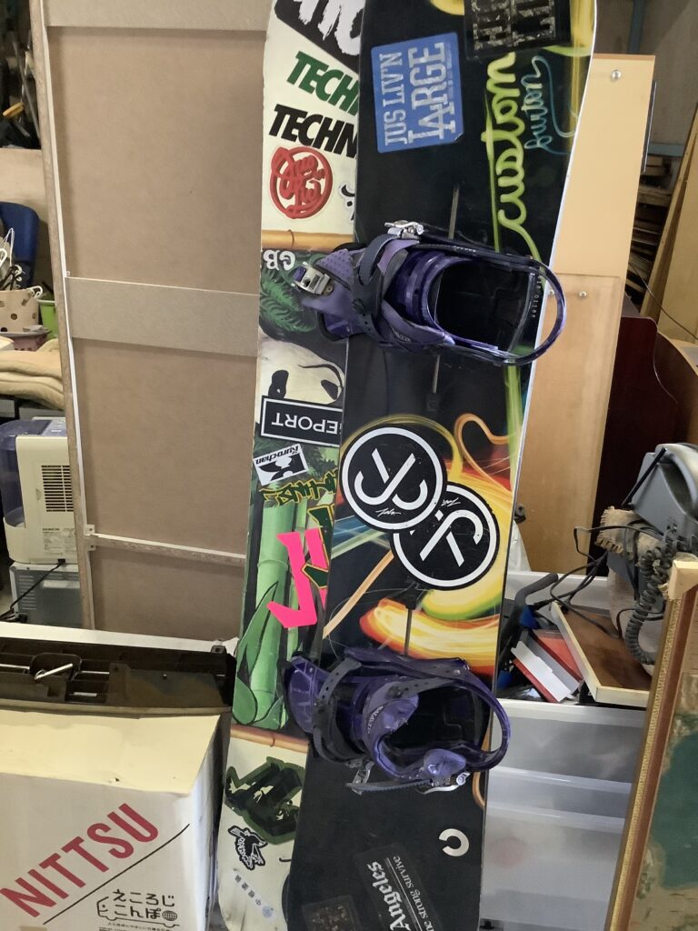 岡山市中区平井で回収したスノーボード
