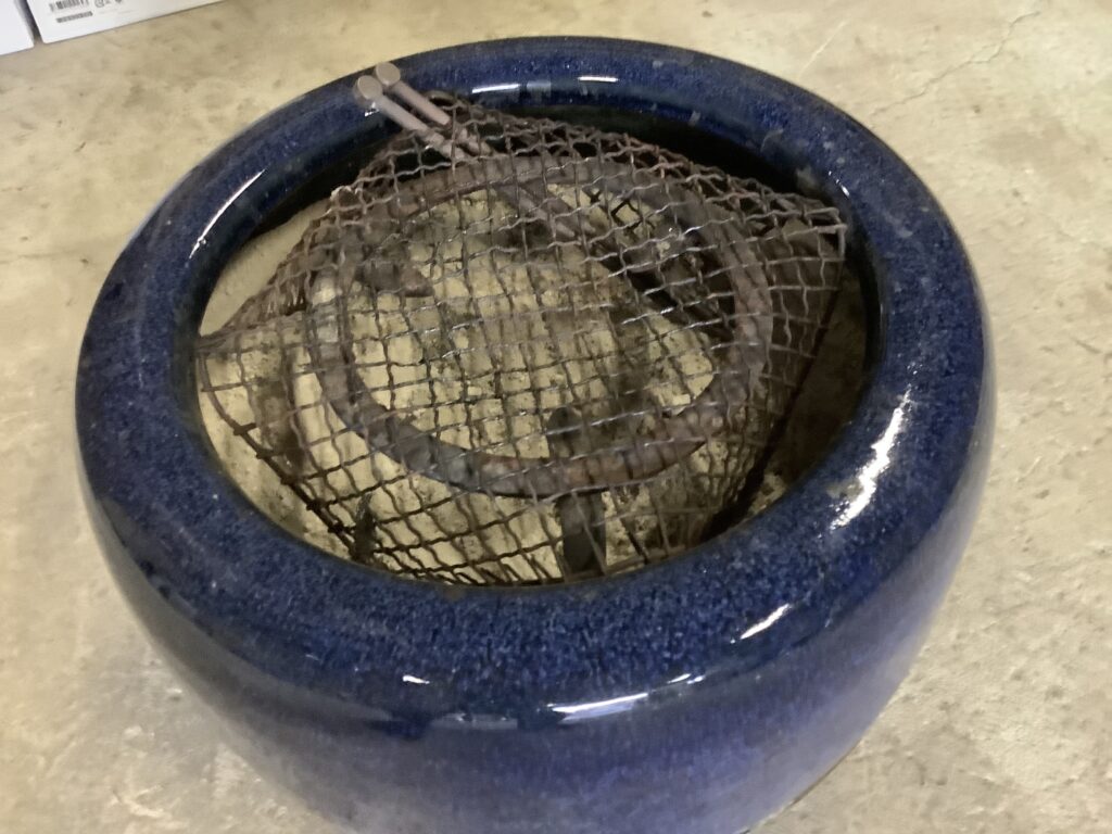 岡山市南区新保で回収した火鉢
