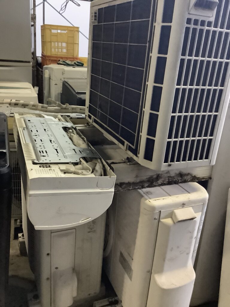 岡山市南区洲崎で取り外し回収したエアコン３台