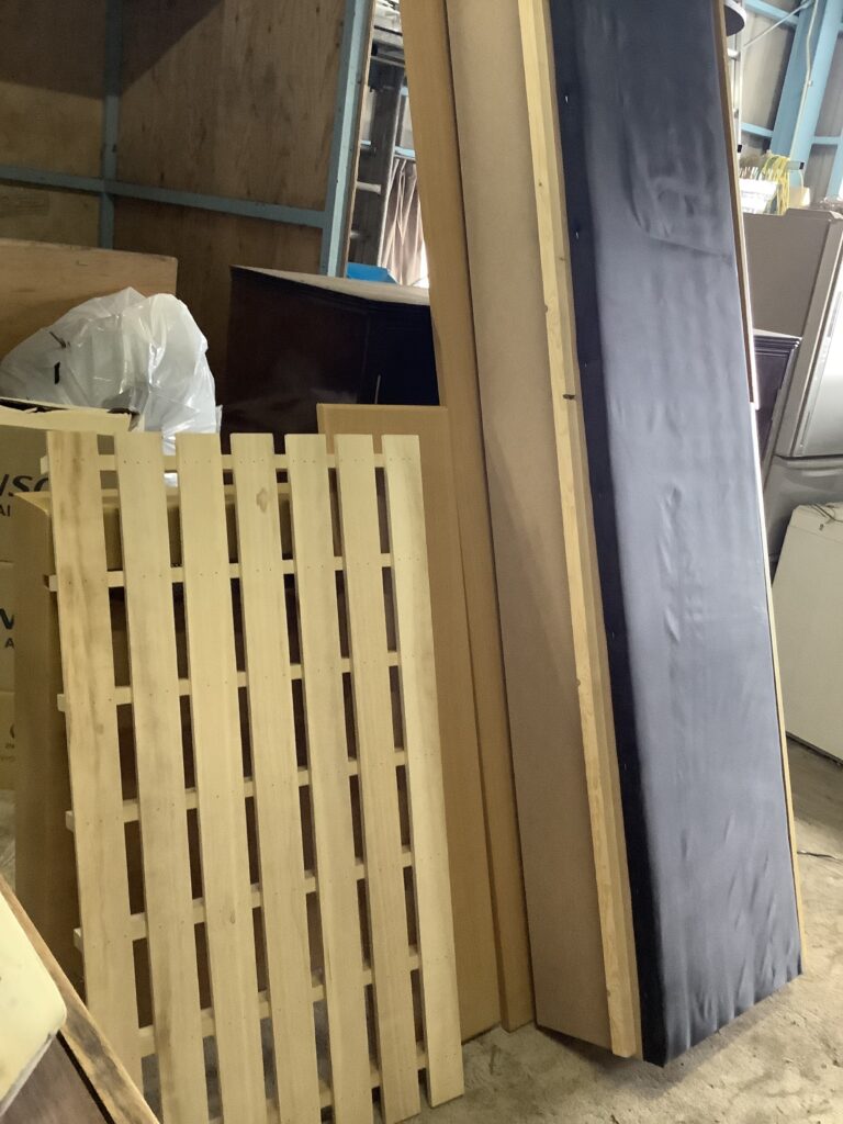 岡山市中区原尾島で回収したベッド