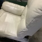 高梁市で1人掛けソファーの引き取りから処分までさせて頂きました。