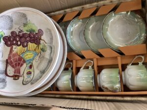 真庭市で食器の引き取りから処分までさせて頂きました。