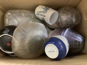 真庭市で食器の回収から処分までさせて頂きました。