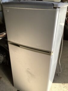 新見市で冷蔵庫の引き取りから処分までさせて頂きました。
