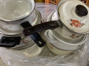 久米郡久米南町で食器の回収から食器処分までさせて頂きました。