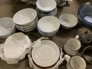 勝田郡奈義町で食器の回収から処分までさせて頂きました。