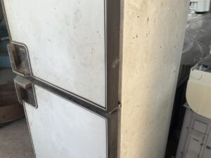 笠岡市で冷蔵庫の回収から処分までさせて頂きました。