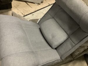 高梁市でソファーの引き取りから処分までさせて頂きました。