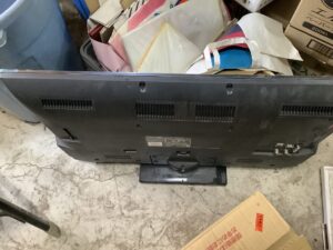 岡山市北区でテレビの回収から処分までさせて頂きました。