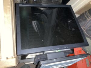加賀郡吉備中央町でパソコンの引き取りから処分までさせて頂きました。