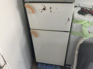 浅口市で冷蔵庫の引き取りから処分までさせて頂きました。