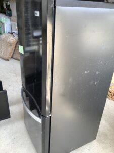 倉敷市中庄で冷蔵庫の引き取りから処分までさせて頂きました。
