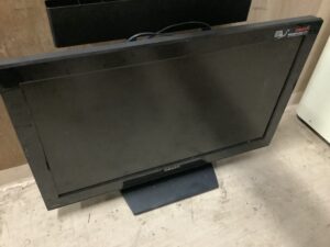 総社市駅前でテレビの回収から処分までさせて頂きました。