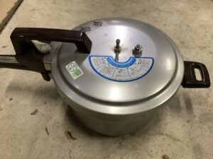 倉敷市笹沖で食器の回収から処分までさせて頂きました。