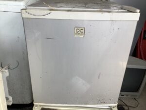 小田郡矢掛町で冷蔵庫の引き取りから処分までさせて頂きました。