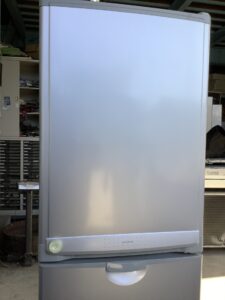 浅口郡里庄町で冷蔵庫の回収から処分までさせて頂きました。