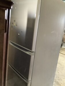 倉敷市茶屋町で冷蔵庫の回収から処分までさせて頂きました。