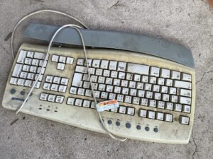 美作市楢原中で回収から処分までしたパソコンキーボード