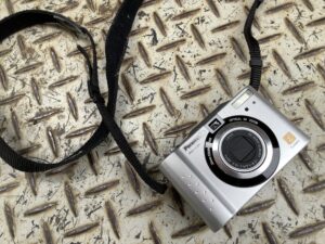 勝田郡奈義町で引き取り回収から処分までした不用品のカメラ