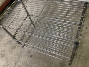 勝田郡奈義町で引き取り回収から処分までした不用品のスチールラック