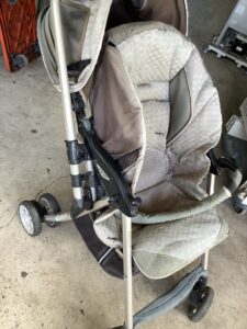 真庭市久世で引き取り回収から処分までした不用品のベビーカー