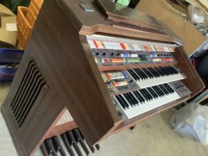 勝田郡勝央町で引き取り回収から処分までした不用品のエレクトーン