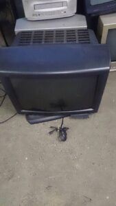 新見市長屋で回収したテレビ