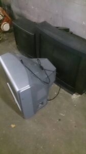 新見市下熊谷で回収したテレビ