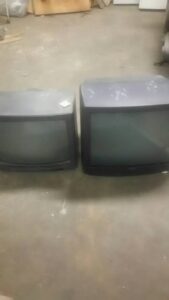 新見市千屋井原で回収したテレビ