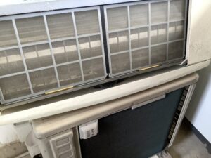 新見市千屋実で回収したエアコン