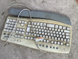 総社市中央で引き取り回収から処分までしたパソコンキーボード