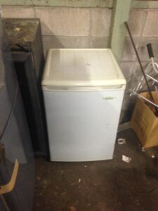 新見市千屋で回収した冷蔵庫