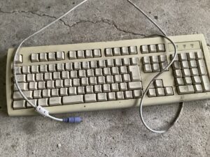 浅口市鴨方町で引き取り回収から処分までしたパソコンキーボード