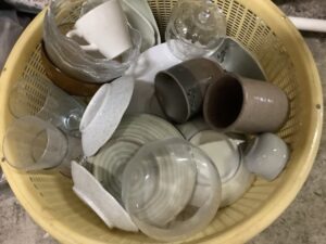 総社市三須で引き取り回収から処分までした食器